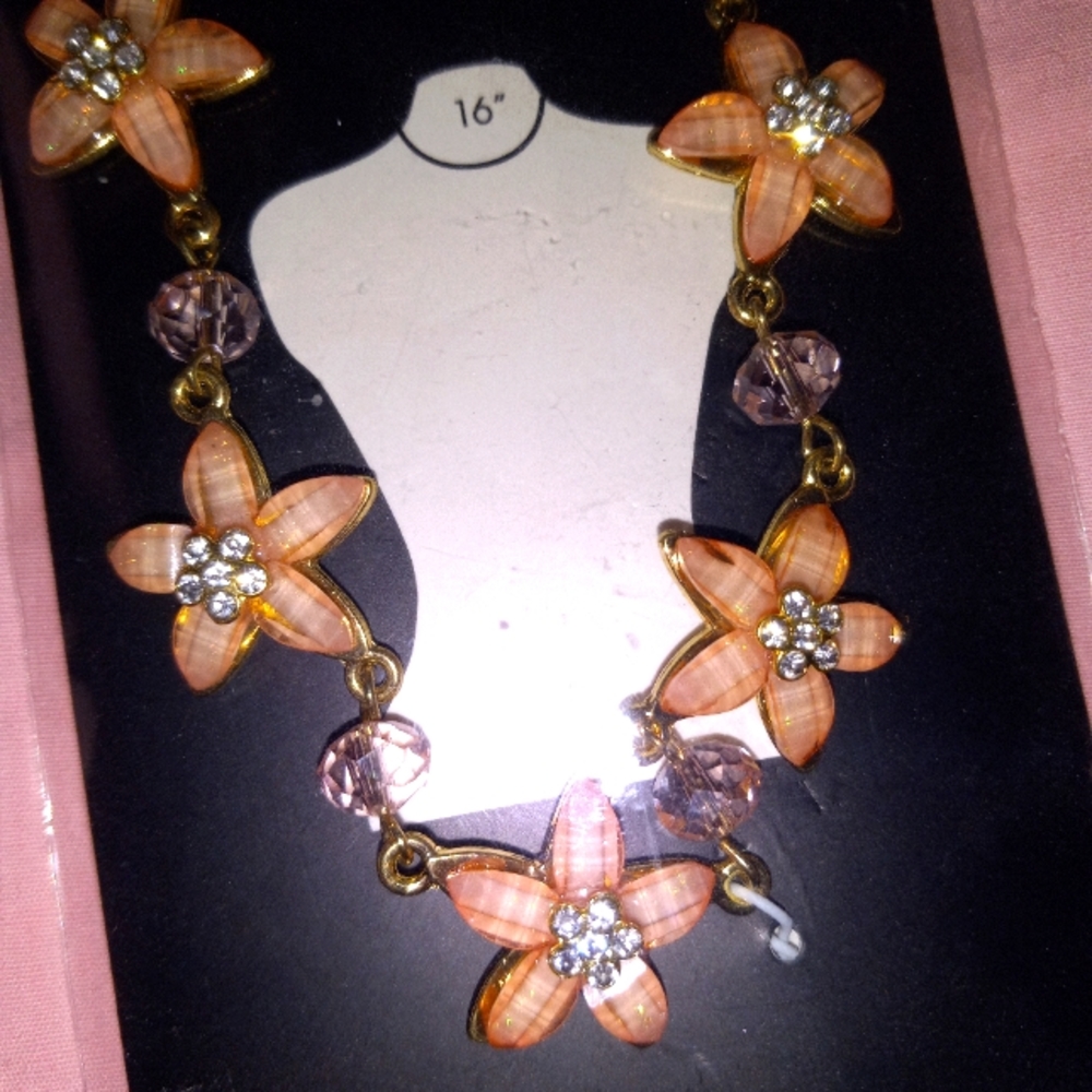 Necklace NEW